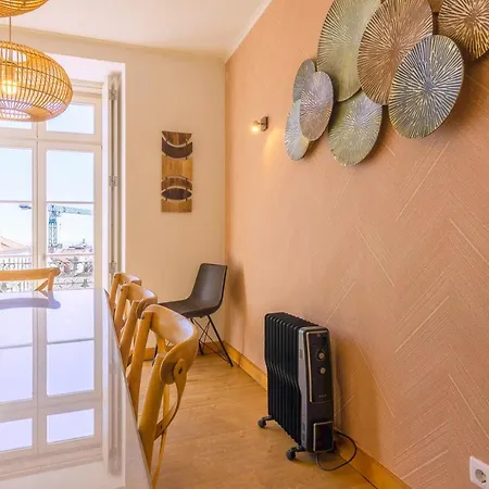 Localtraveling Chiado Trindade Daire *