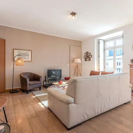 Localtraveling Chiado Trindade Daire Lisboa