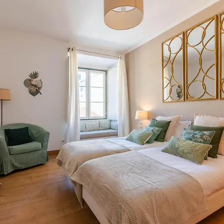 Localtraveling Chiado Trindade Daire *