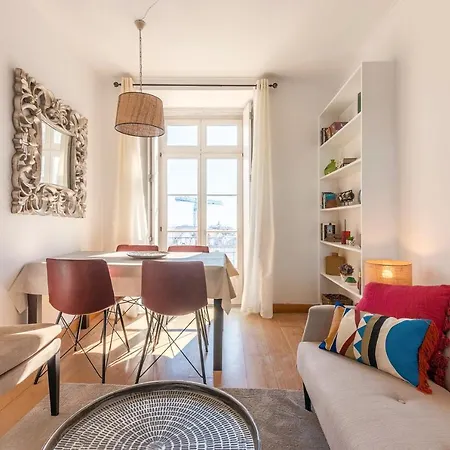 Localtraveling Chiado Trindade Daire Lisboa