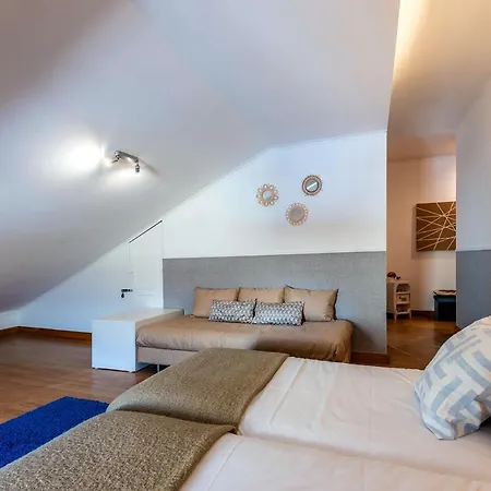 Localtraveling Chiado Trindade 리스본