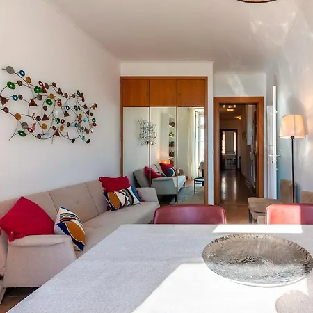 Localtraveling Chiado Trindade 리스본