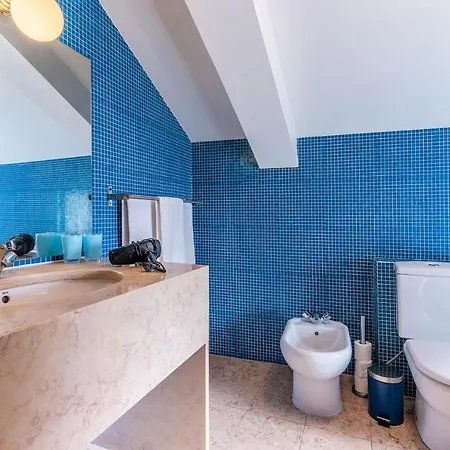 Localtraveling Chiado Trindade