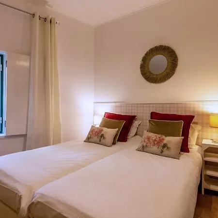 Localtraveling Chiado Trindade 리스본