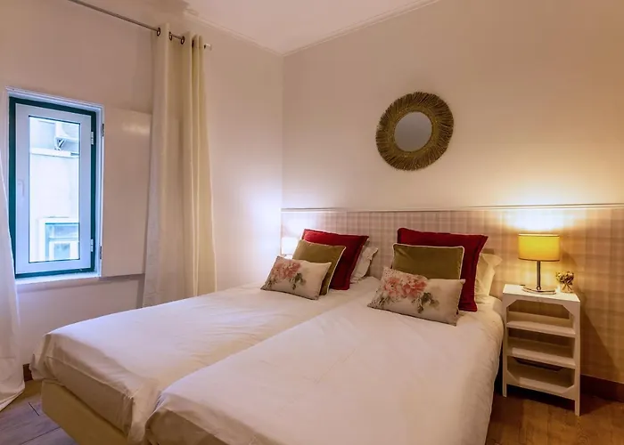 Localtraveling Chiado Trindade 리스본